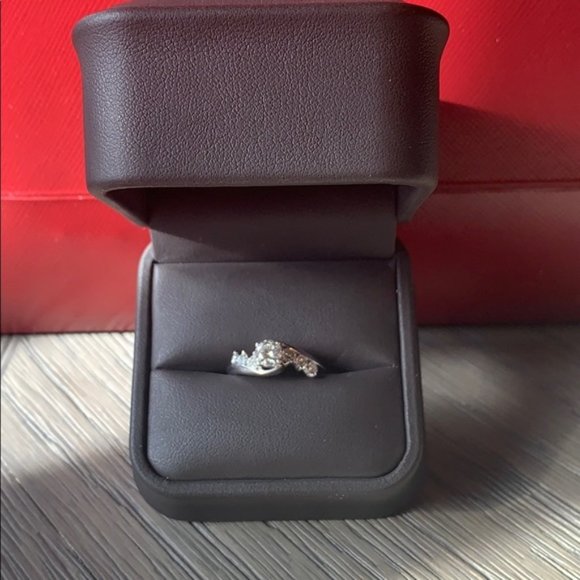 RARE, Stunning Kay Jewelers Leo Diamond Ring - Picture 1 of 6